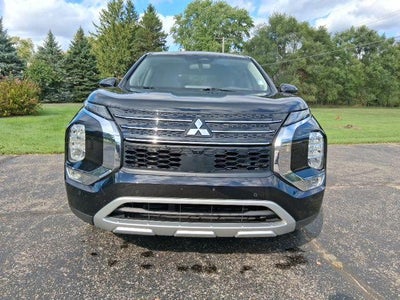 2024 Mitsubishi Outlander SE