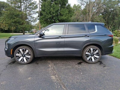 2025 Mitsubishi Outlander SE